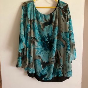 Tank with attached cape let